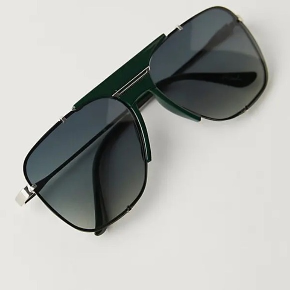 NWT Free People Dylan Aviator Sunglasses in Dark Green - Picture 1 of 3